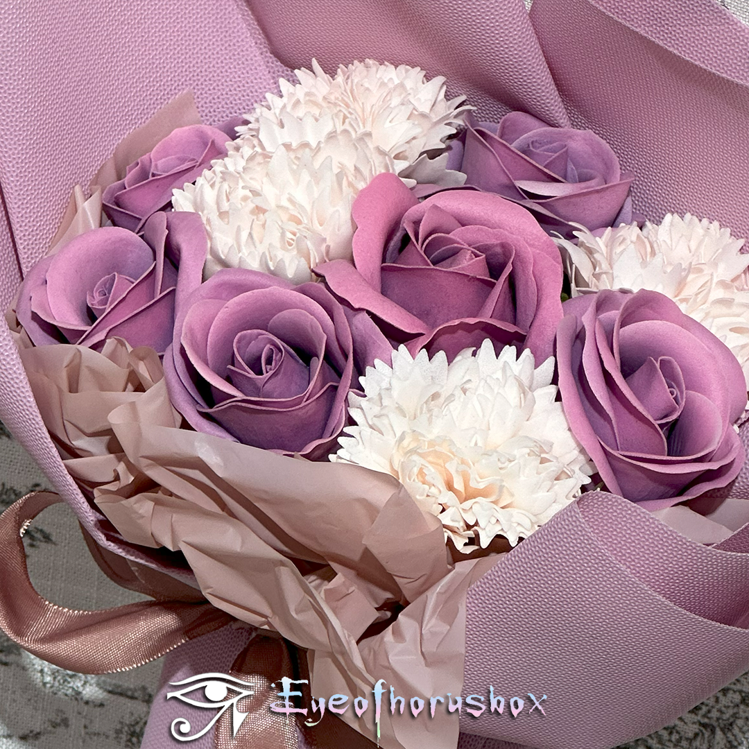 紫玫瑰與康乃馨枝不凋謝花束